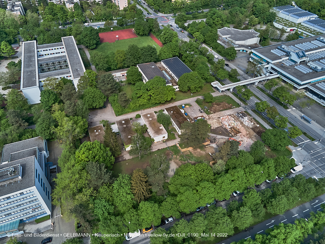 14.05.2022 - Luftbilder von der Baustelle Haus für Kinder in Neuperlach